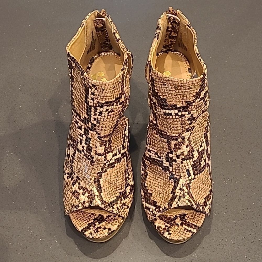 Report sz WMS 7 faux snake skin NWOT